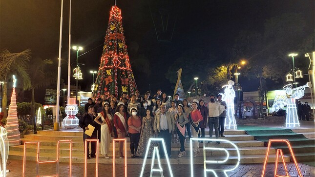 En la Plaza de Armas de Huaral se realizó el encendido del árbol navideño y pesebre