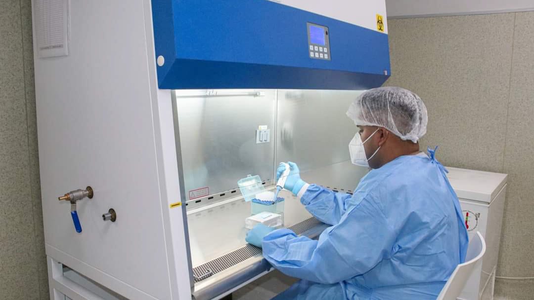 Diris Lima norte y el INS inauguran innovador Laboratorio Molecular para detectar la covid-19