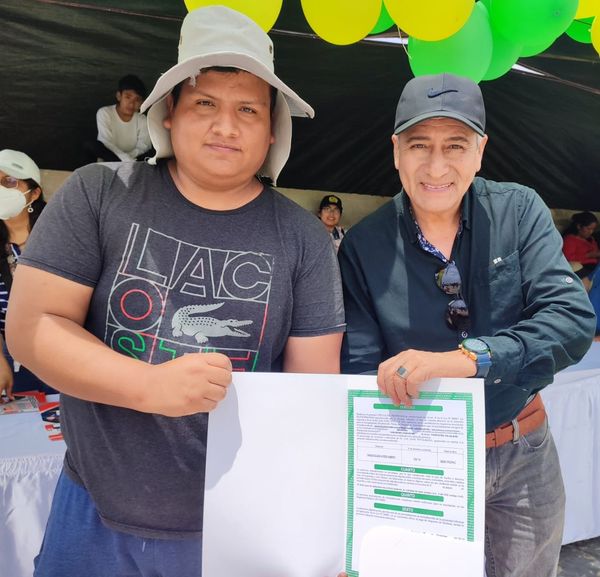 Alcalde hizo entrega de títulos de propiedad en Agropemsa