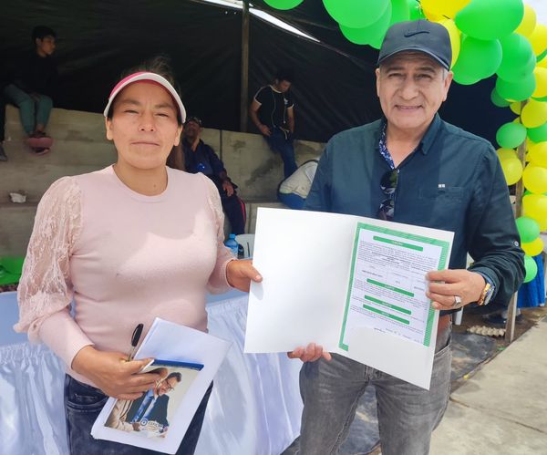 Alcalde hizo entrega de títulos de propiedad en Agropemsa
