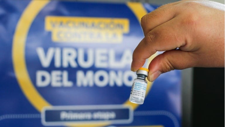 Minsa exhorta a las personas viviendo con VIH a vacunarse contra la viruela del mono 