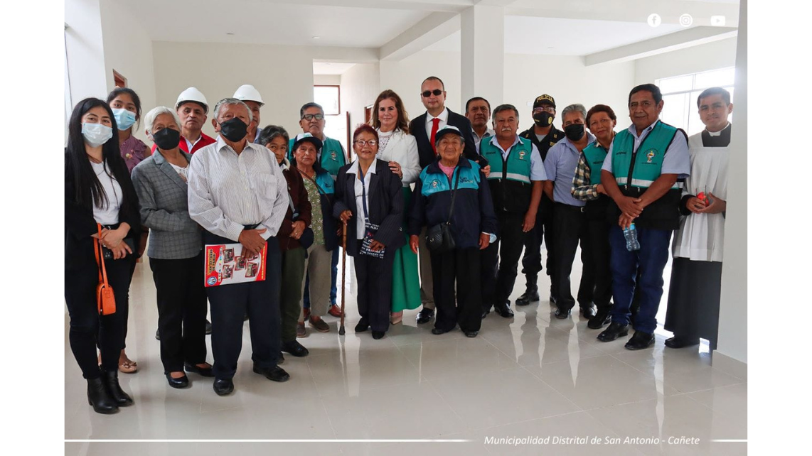Nuestro Alcalde de la Municipalidad Distrital de San Antonio, Lic. Esteban Jesús Agapito Ramos, acompañado por sus regidores, funcionarios, autoridades y población en general realizaron la inauguración de la 2da etapa de la "Casa de la Mujer, Niño, Adolescente y Adulto Mayor".
