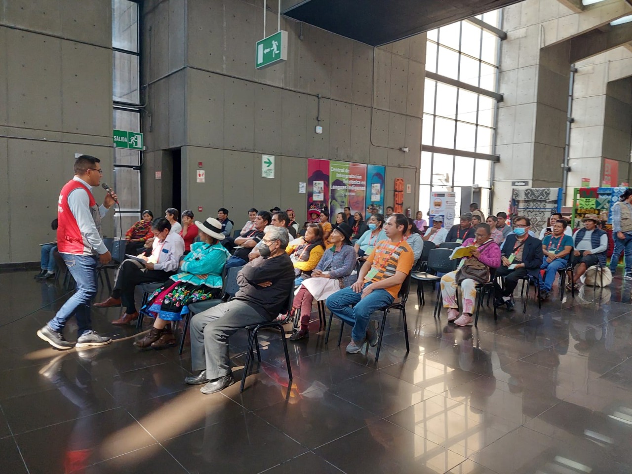 Ministerio de Cultura: artesanas y artesanos de Ruraq maki le dijeron ¡No al racismo!