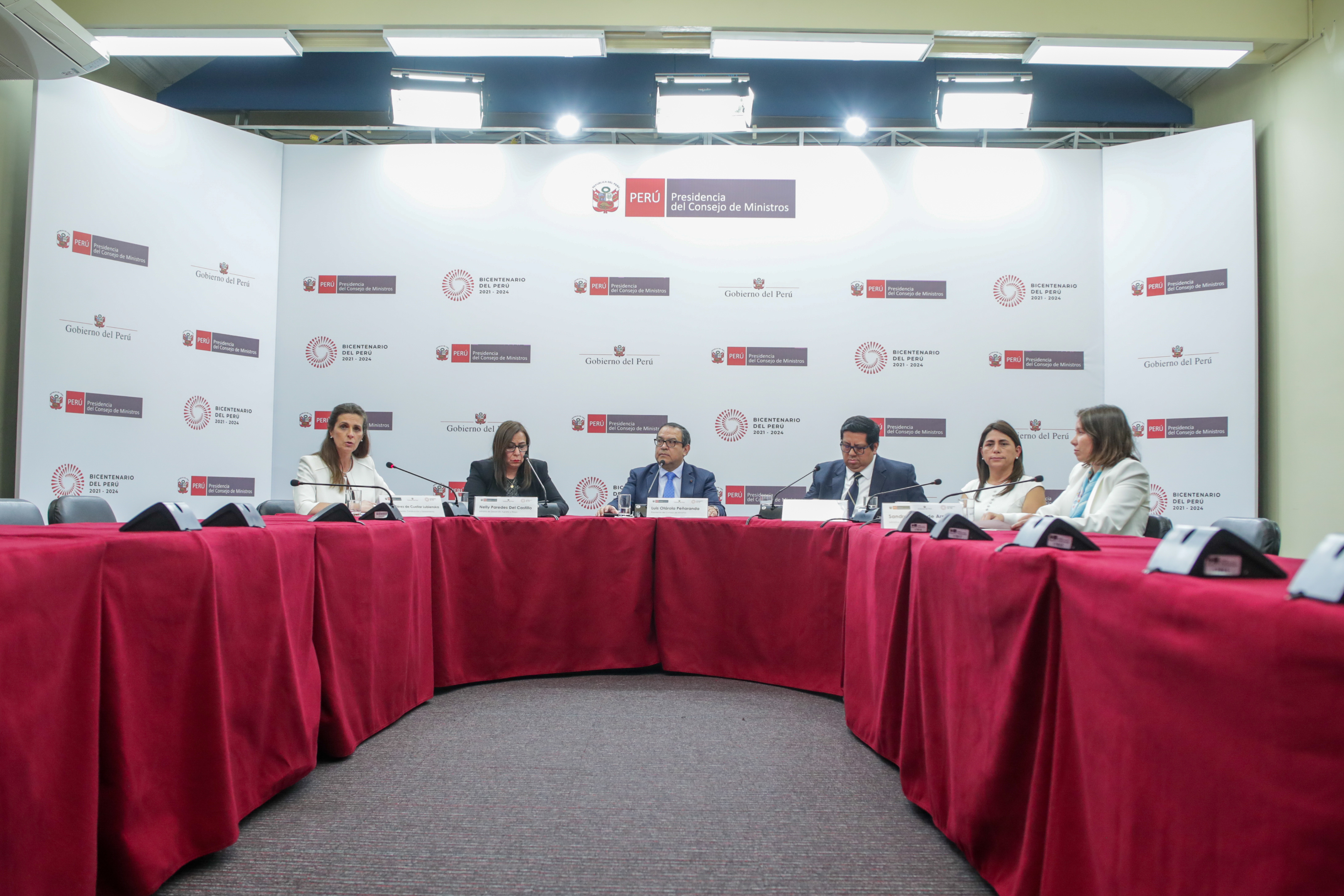 Foto de conferencia de prensa.