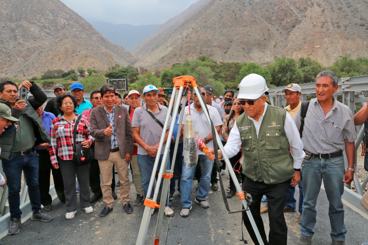 Ricardo Chavarría inaugura puente modular y carretera en el sector de Apán distrito de Huamantanga – Canta