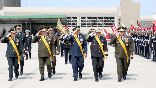 En ceremonia central por el día del Ejército del Perú