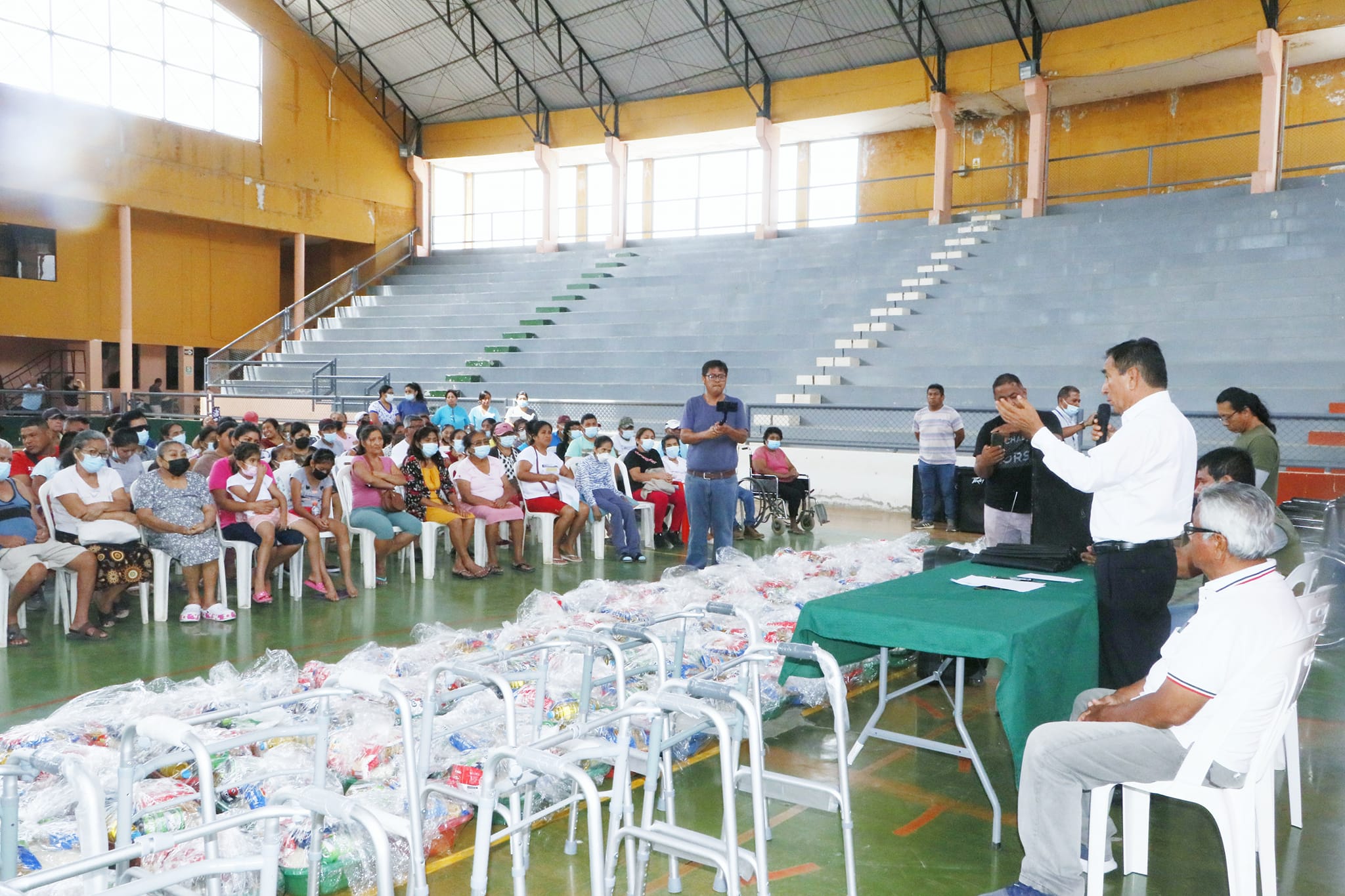foto evento entrega de sillas