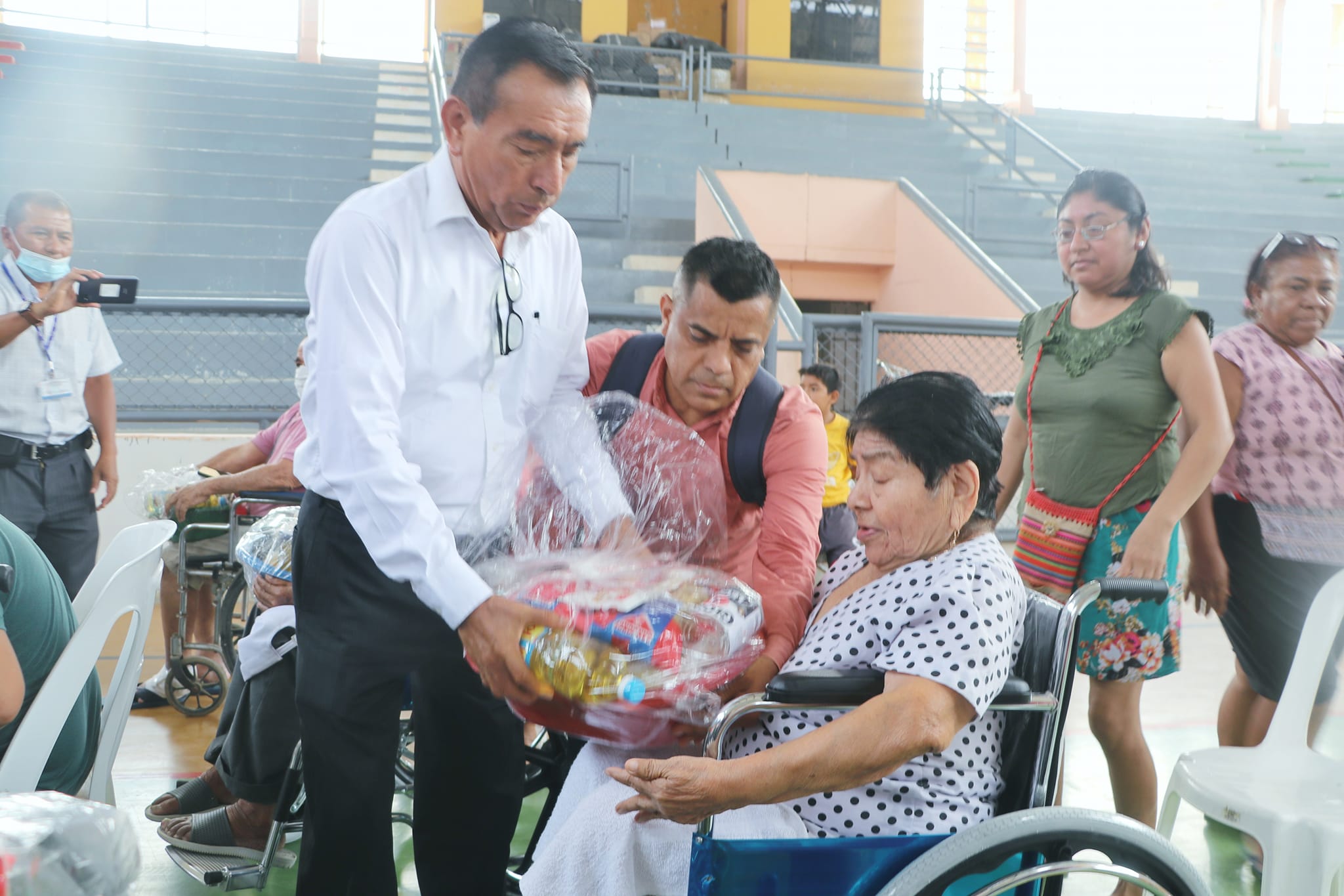 Foto de entrega de canastas