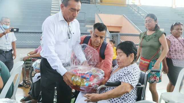 Foto de entrega de canastas