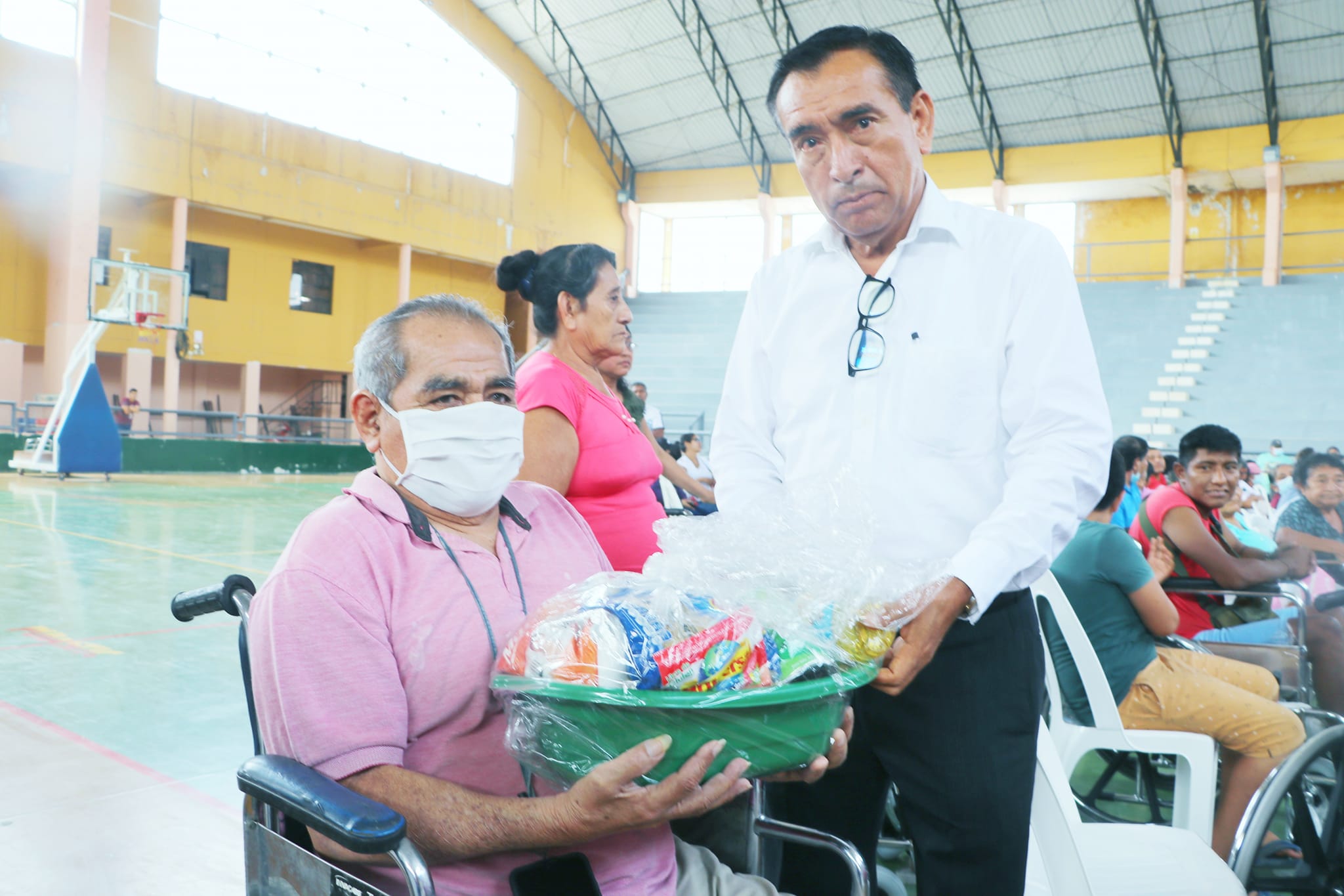 Foto de entrega de canastas
