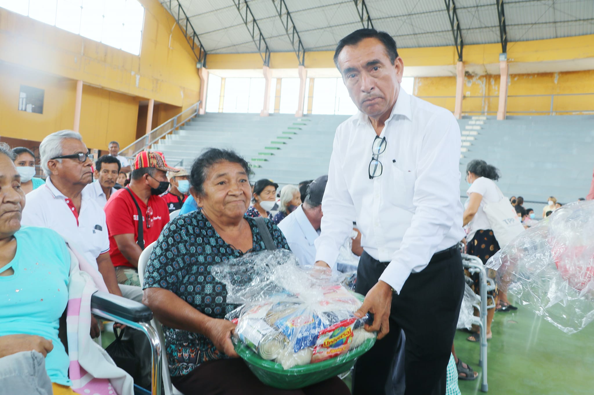 Foto de entrega de canastas