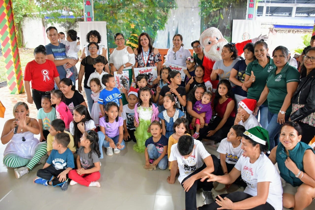 Actividad encabezada por la vicegobernadora Nohemí Aguilar Puerta, quien junto a niños y niñas disfrutaron de un agradable momento familiar donde no faltó la alegría y el amor, además de un divertido show infantil.