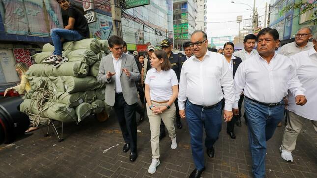 Visita de la ministra de la Producción, Sandra Belaunde, a Gamarra