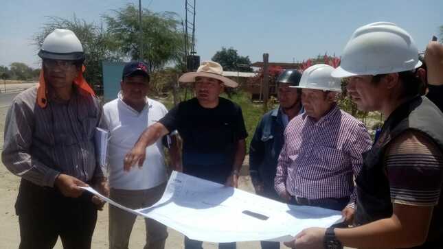 La municipalidad entrega terreno de la obra de rehabilitación del camino vecinal Parkinsonia-Santa Rosa-Dren la Bayona
