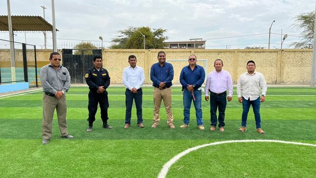El alcalde de Sullana Power Saldaña Sánchez, junto con su homólogo del distrito de Miguel Checa, Olemar Mejía, inauguró el campo deportivo del coliseo Víctor Raúl Haya de la Torre.
