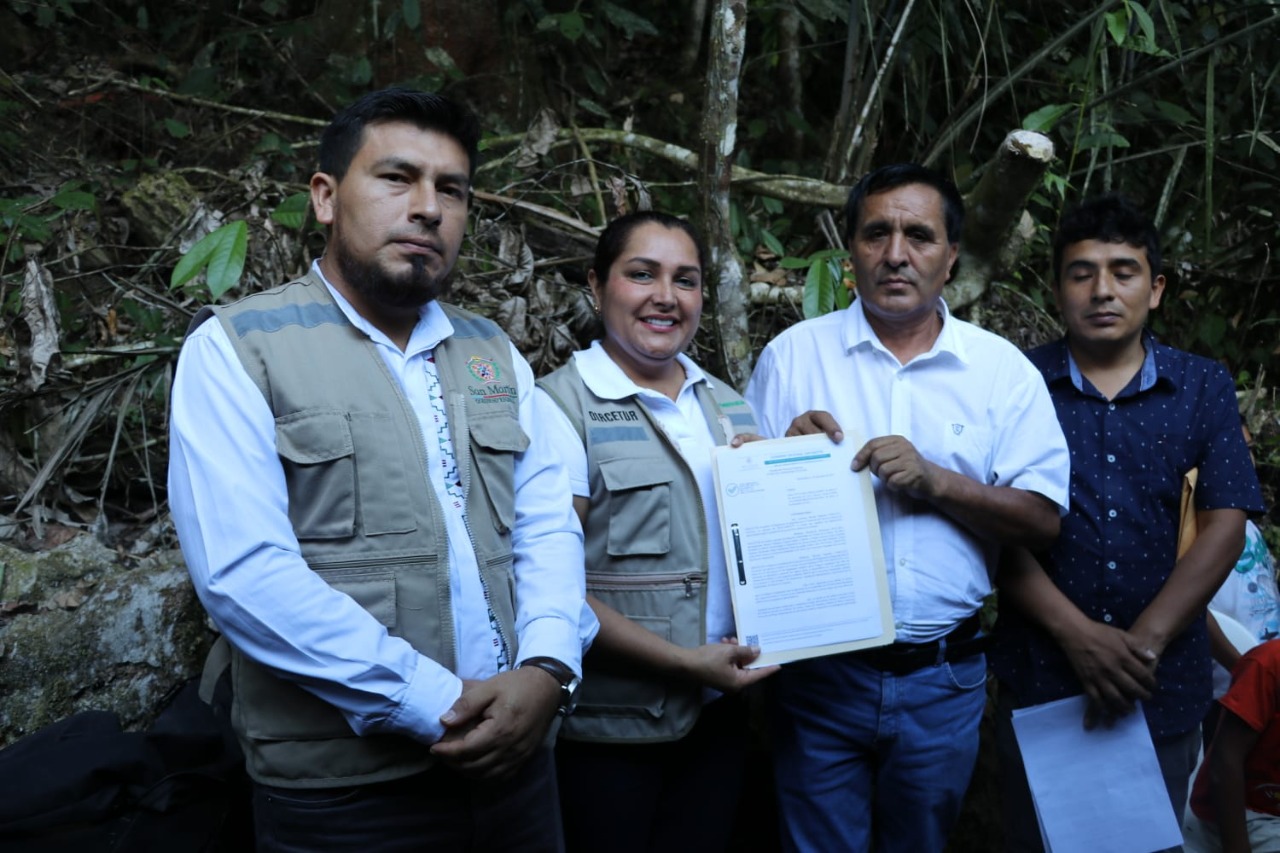 Entrega de Resolución a la Municipalidad Distrital de Nueva Cajamarca