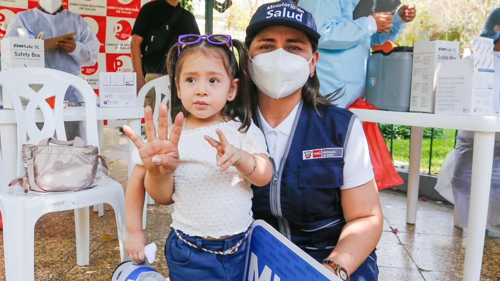 Minsa entregó 4 ambulancias a Piura y trabaja en la ampliación de los servicios de salud-