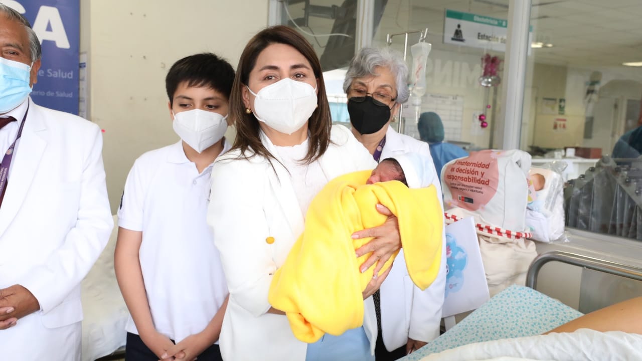 Titular del Minsa anunció la creación de la Red Nacional Materno Perinatal en todo el país