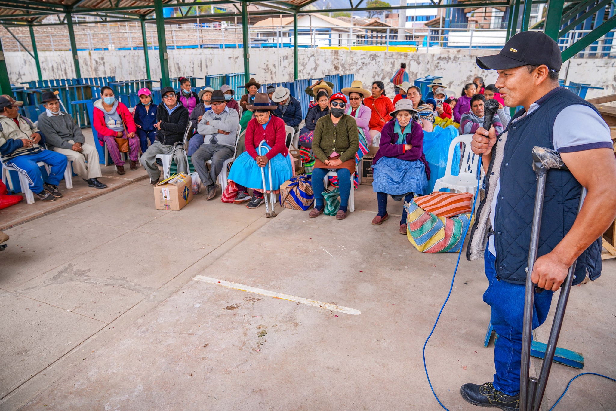 Municipalidad Provincial de Urubamba entrega módulos de cuyes a personas con discapacidad