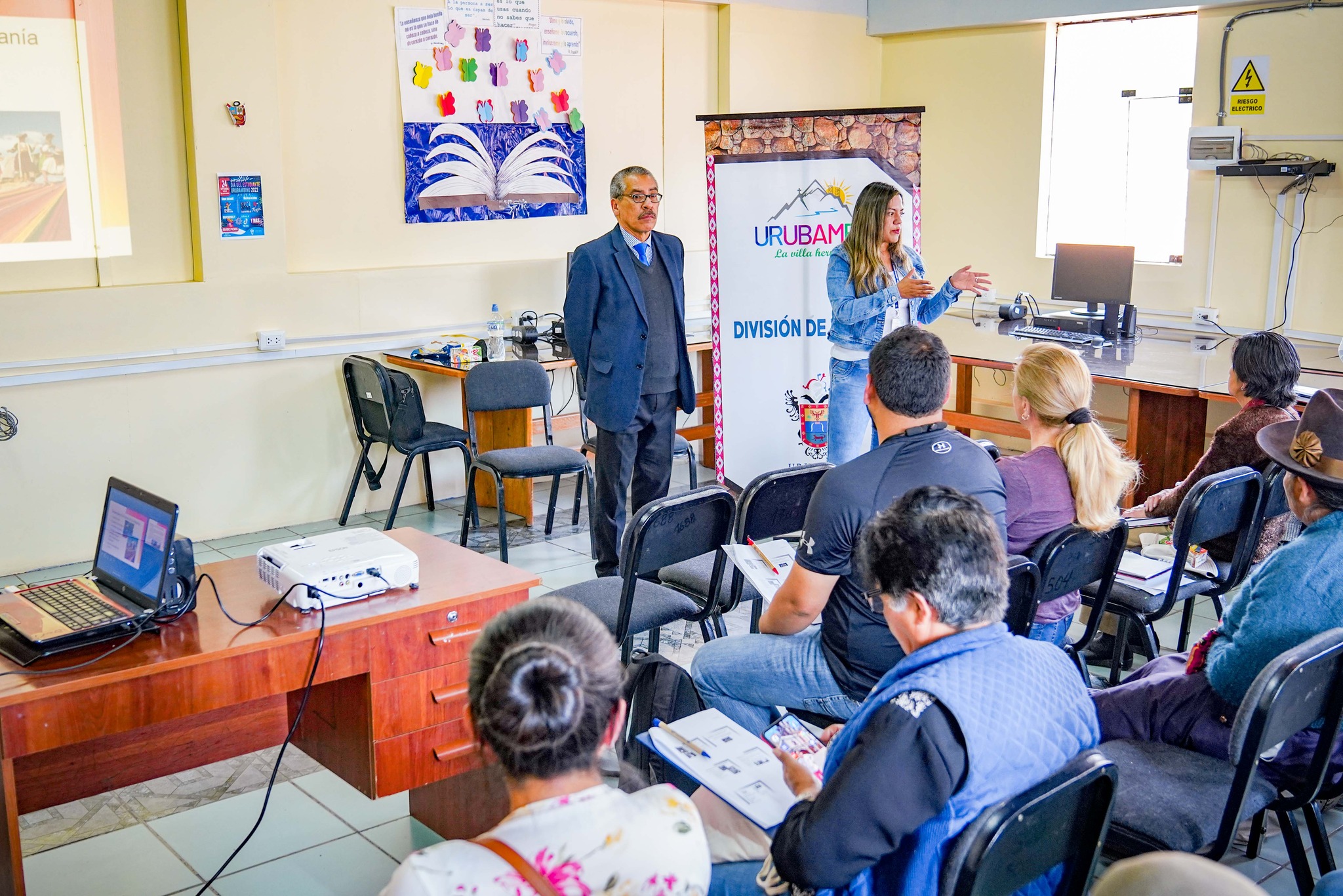 Municipalidad de Urubamba y Gercetur capacitan en marketing artesanal y gastronomía a personas involucradas en el turismo