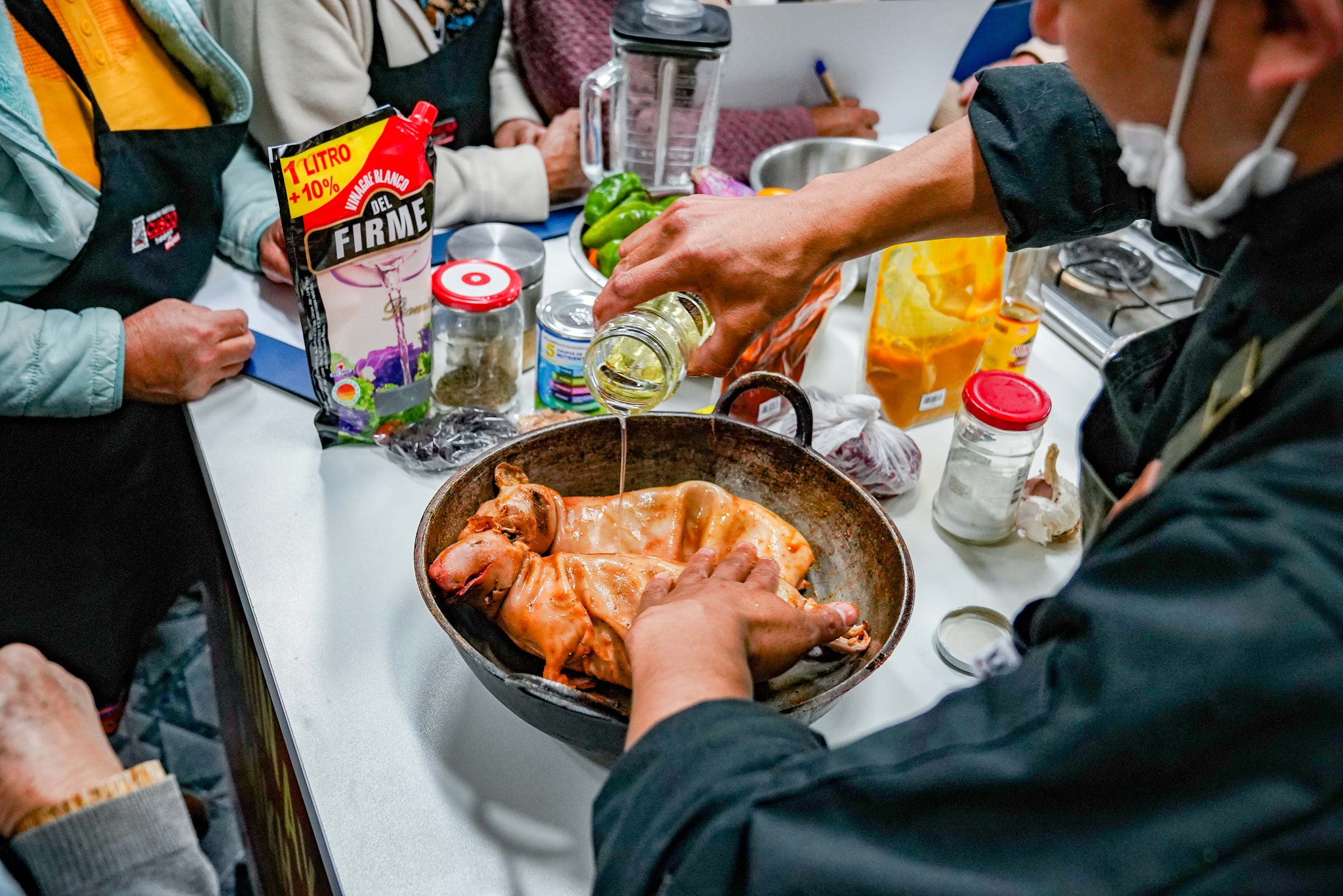 Municipalidad de Urubamba y Gercetur capacitan en marketing artesanal y gastronomía a personas involucradas en el turismo