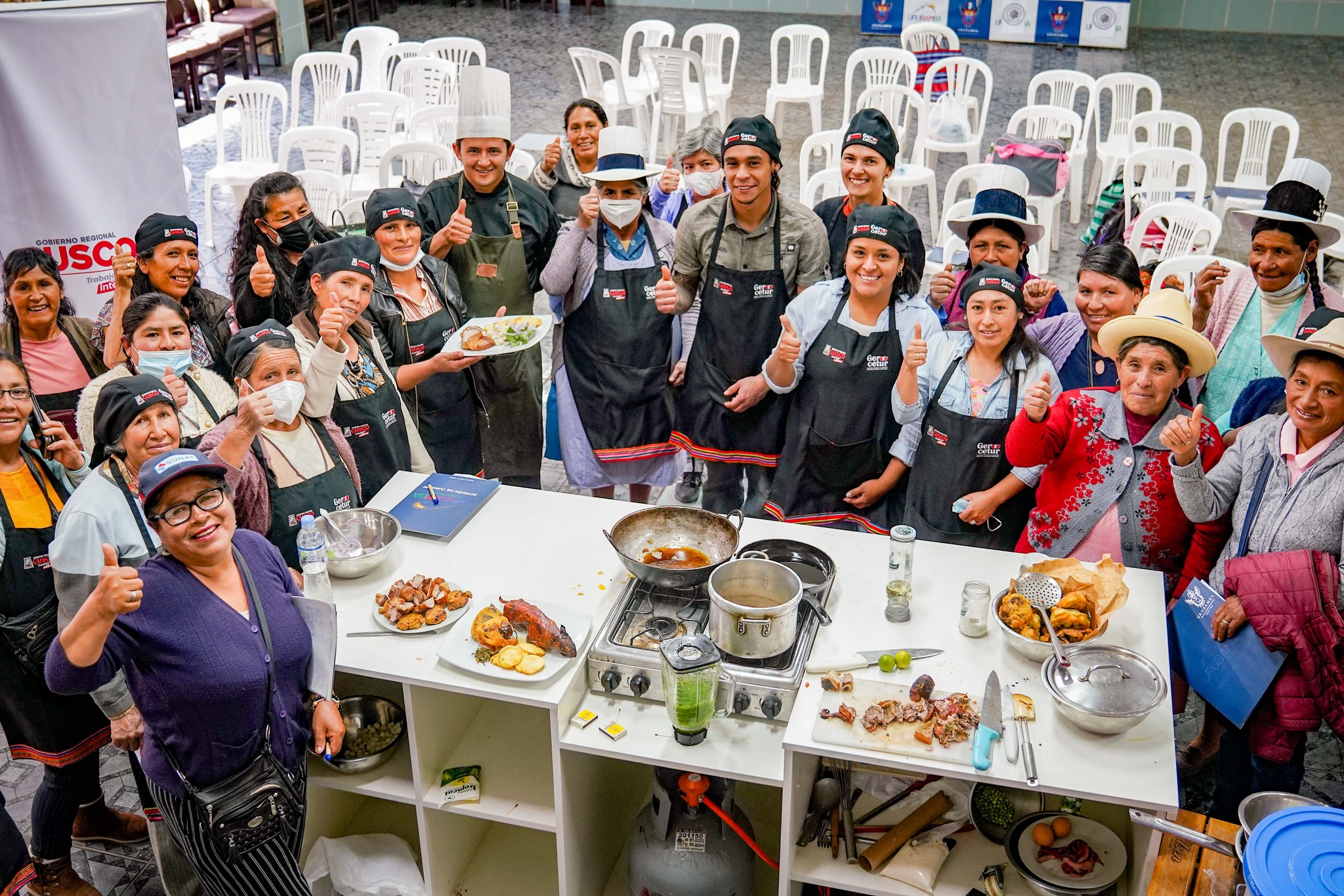 Municipalidad de Urubamba y Gercetur capacitan en marketing artesanal y gastronomía a personas involucradas en el turismo