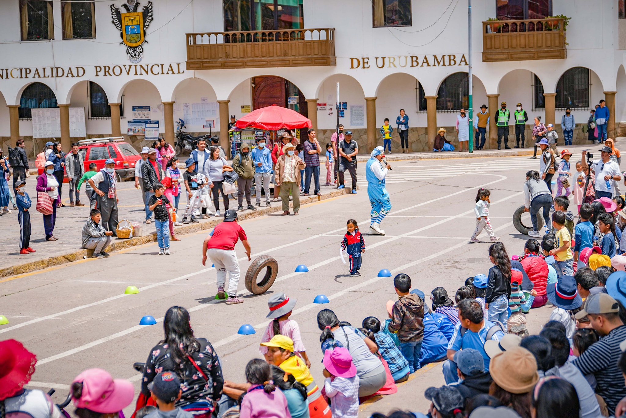 Municipalidad de Urubamba celebra el Día del Estudiante con niños de instituciones educativas