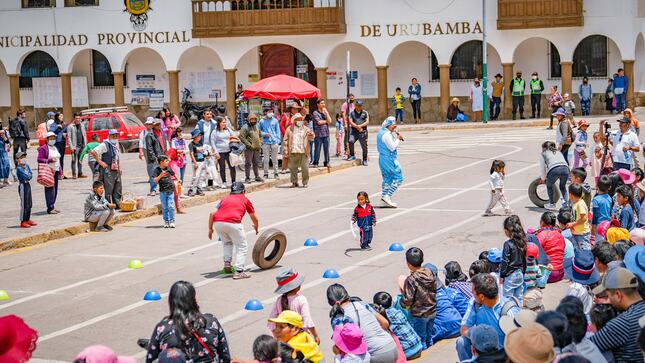 Municipalidad de Urubamba celebra el Día del Estudiante con niños de instituciones educativas 
