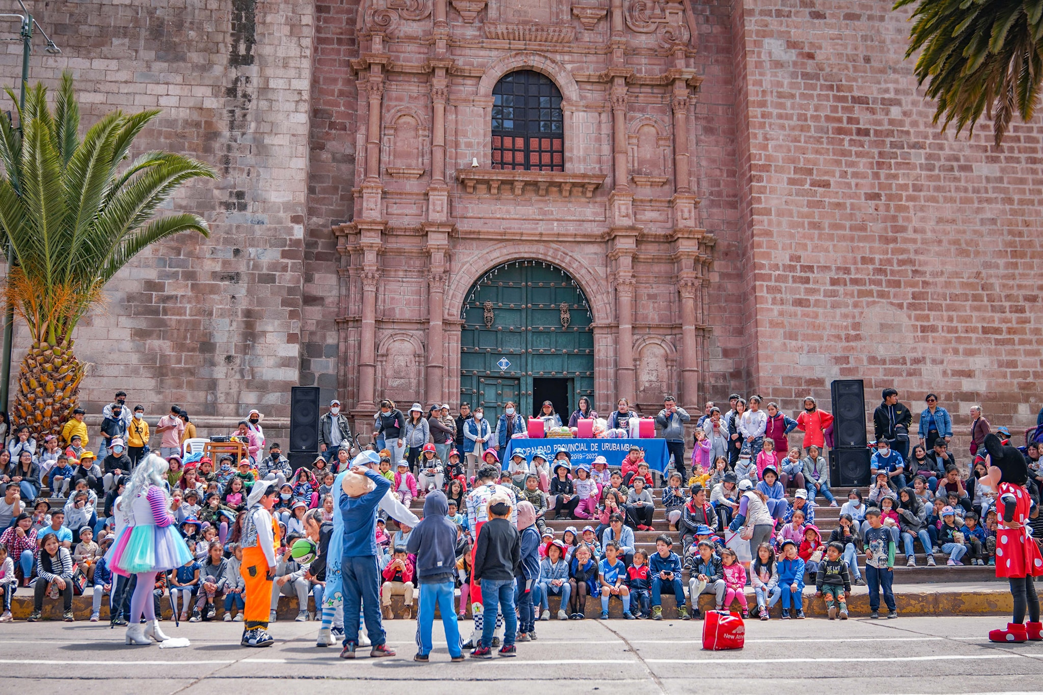 Municipalidad de Urubamba celebra el Día del Estudiante con niños de instituciones educativas