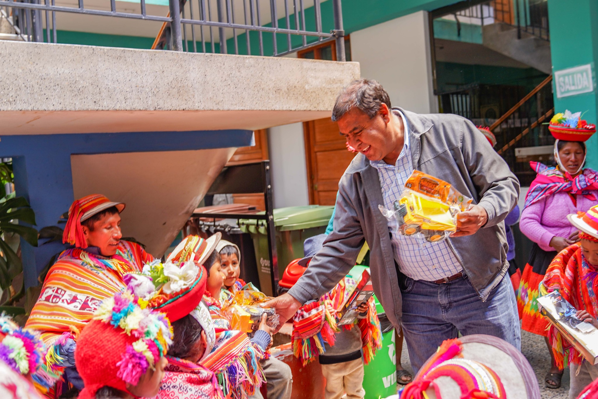 Municipalidad de Urubamba celebra el Día del Estudiante con niños de instituciones educativas