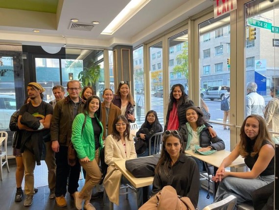 Talento Daniela Perleche con sus compañeros de la Maestría de Planificación Urbana en la Universidad de Columbia