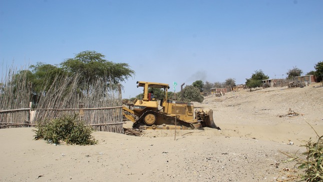 Maquinaria continua trabajos en terreno