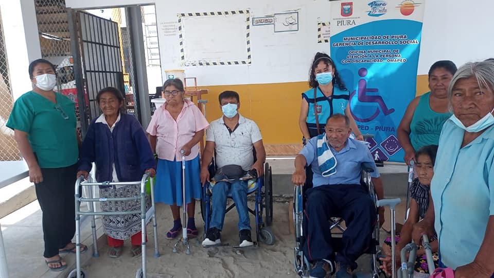 Centro de Salud de Almirante Grau se hizo la entrega de sillas de ruedas