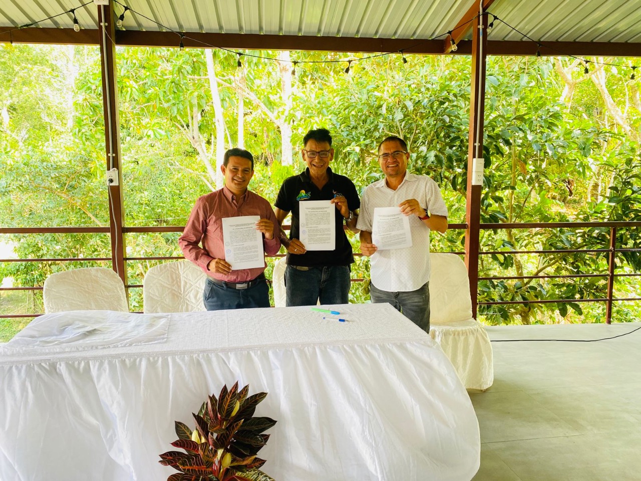 Asociaciones ecológicas renuevan compromiso para área de conservación regional