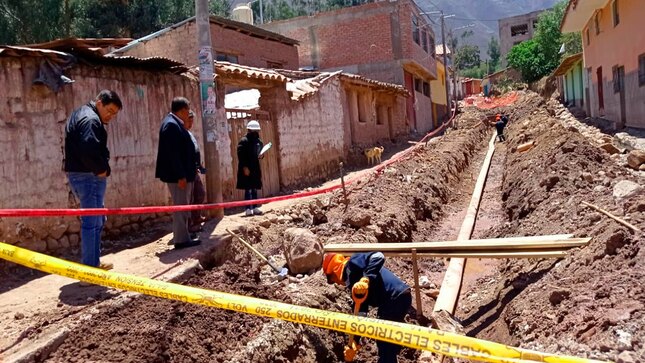 Alcalde provincial de Urubamba realiza visita de inspección a la obra de la avenida Rodríguez 