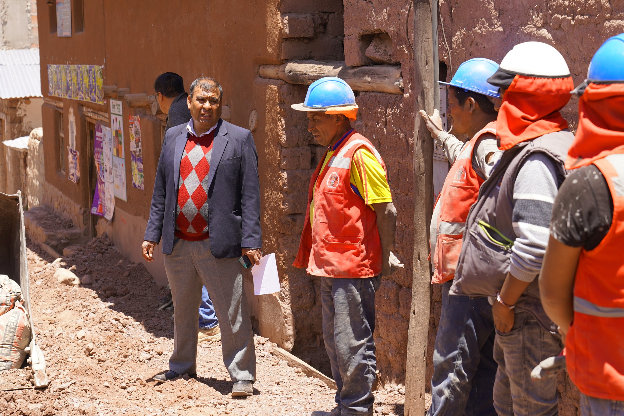 Municipalidad de Urubamba inicia conformación de suelo cemento de obra de transitabilidad San Isidro Chicón