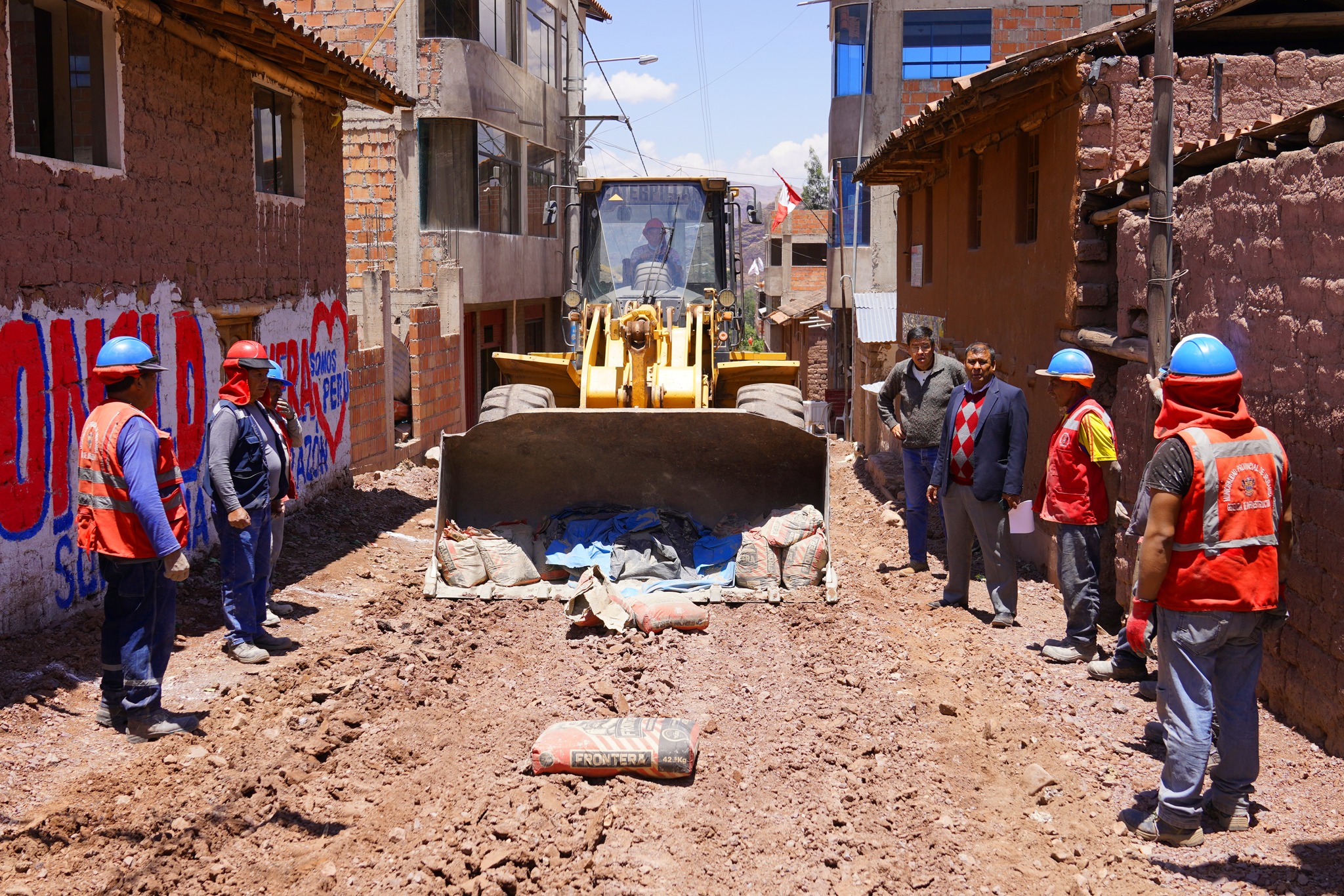 Municipalidad de Urubamba inicia conformación de suelo cemento de obra de transitabilidad San Isidro Chicón