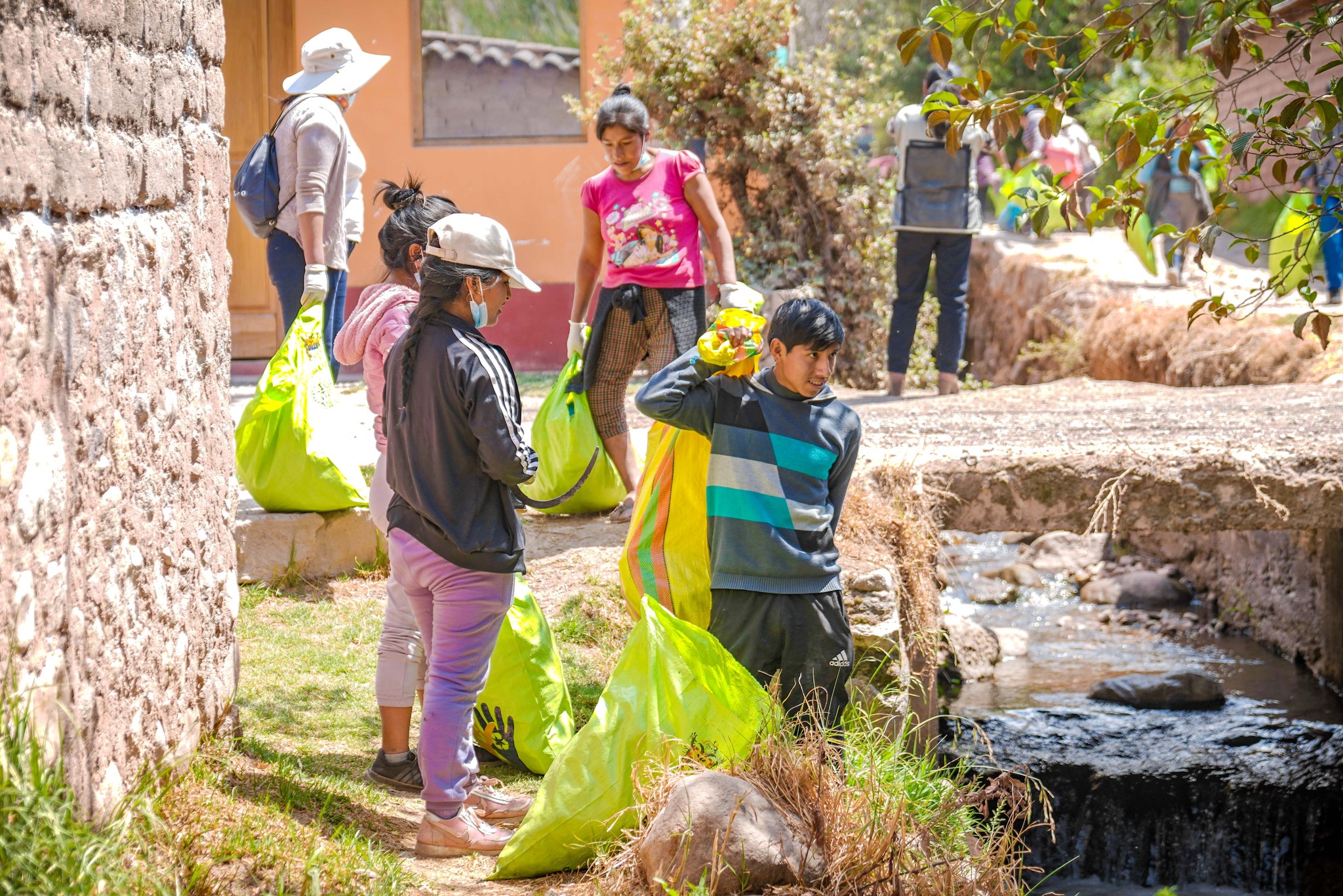 Exitosa campaña "Te quiero limpio mi Vilcanota" realiza la Municipalidad Provincial de Urubamba para limpieza del Río Sagrado de los Incas