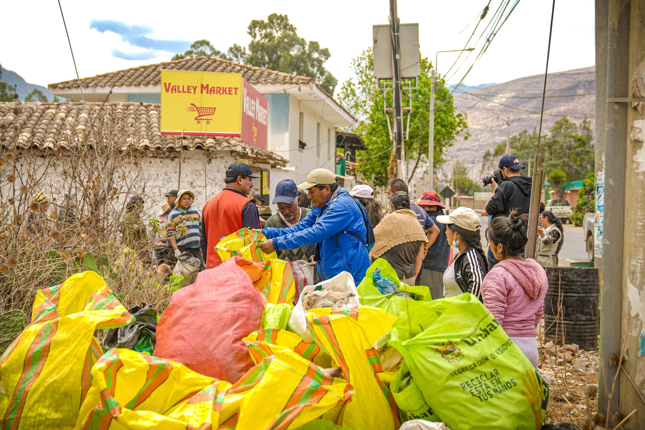 Exitosa campaña "Te quiero limpio mi Vilcanota" realiza la Municipalidad Provincial de Urubamba para limpieza del Río Sagrado de los Incas