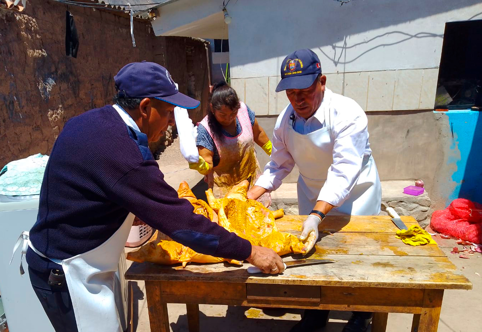 Municipalidad de Urubamba realiza control y sellado de carcasa de carne de cerdo