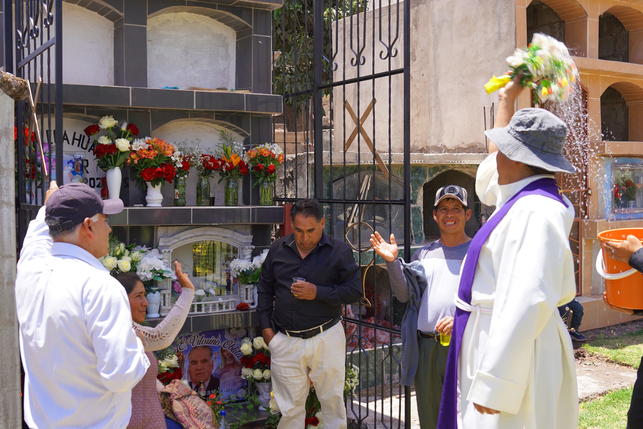 Urubamba celebra misa por el Día de Todos Los Santos y municipalidad garantiza orden y seguridad en Cementerio General