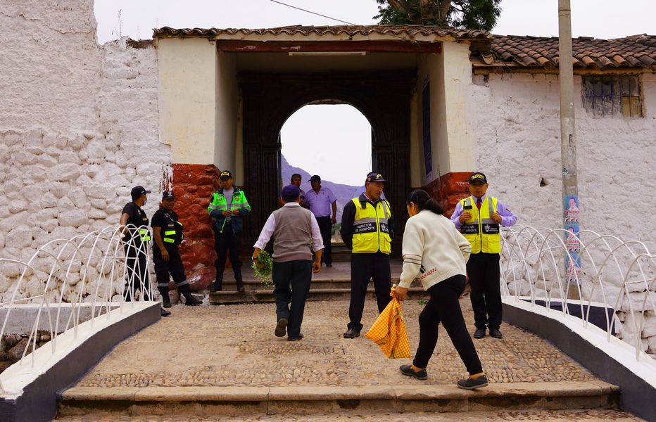 Urubamba celebra misa por el Día de Todos Los Santos y municipalidad garantiza orden y seguridad en Cementerio General