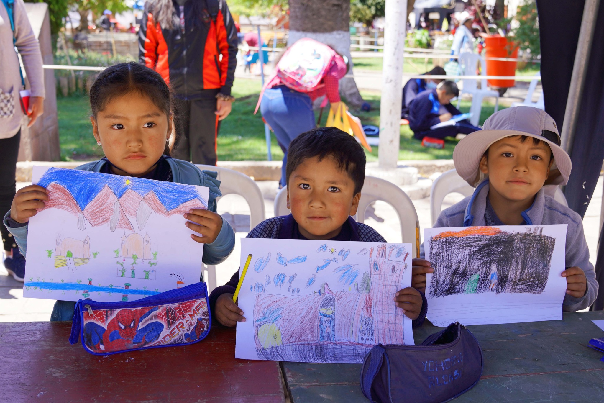Más de un centenar de escolares participan de concurso de dibujo y pintura organizado por la Municipalidad Provincial de Urubamba