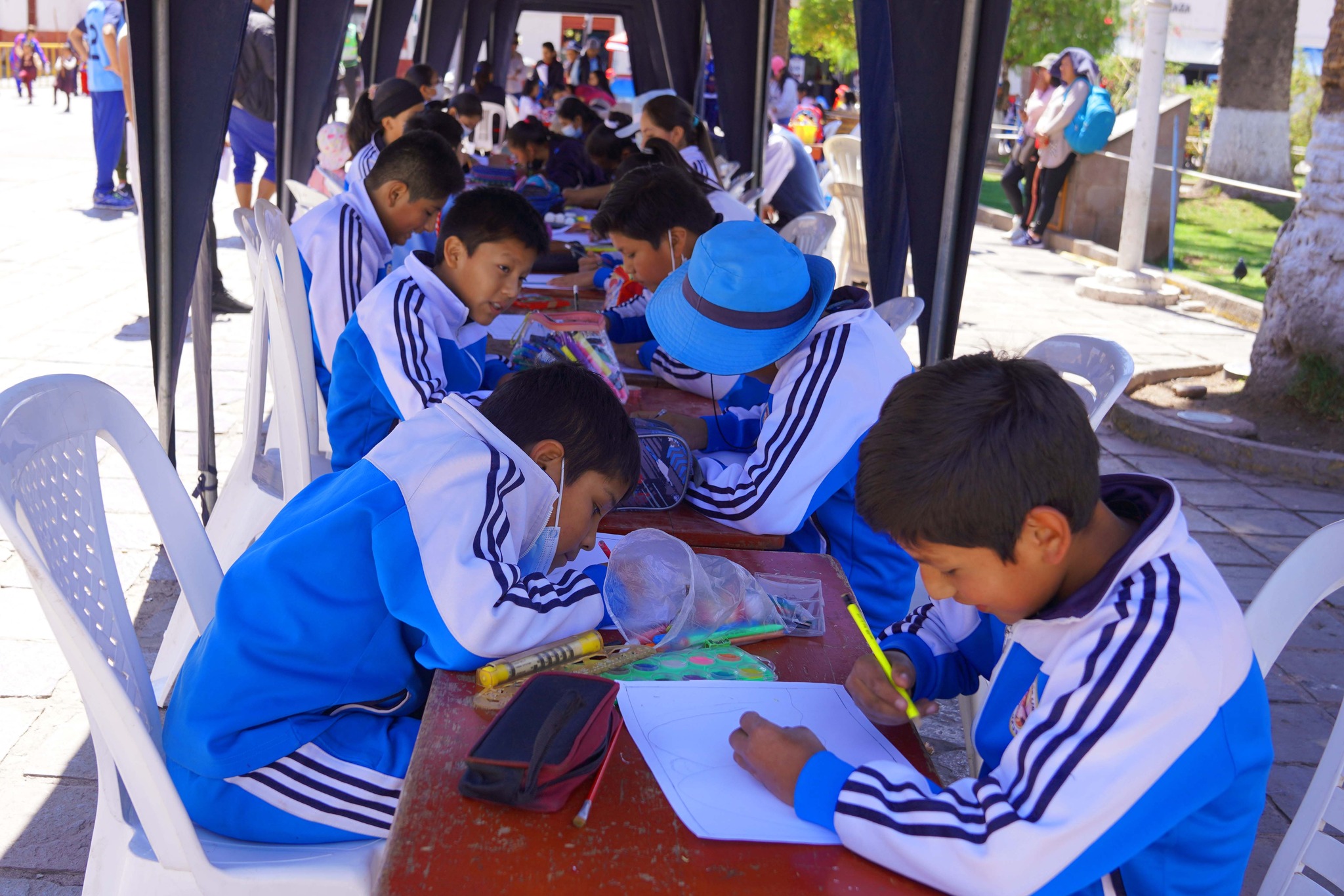 Más de un centenar de escolares participan de concurso de dibujo y pintura organizado por la Municipalidad Provincial de Urubamba