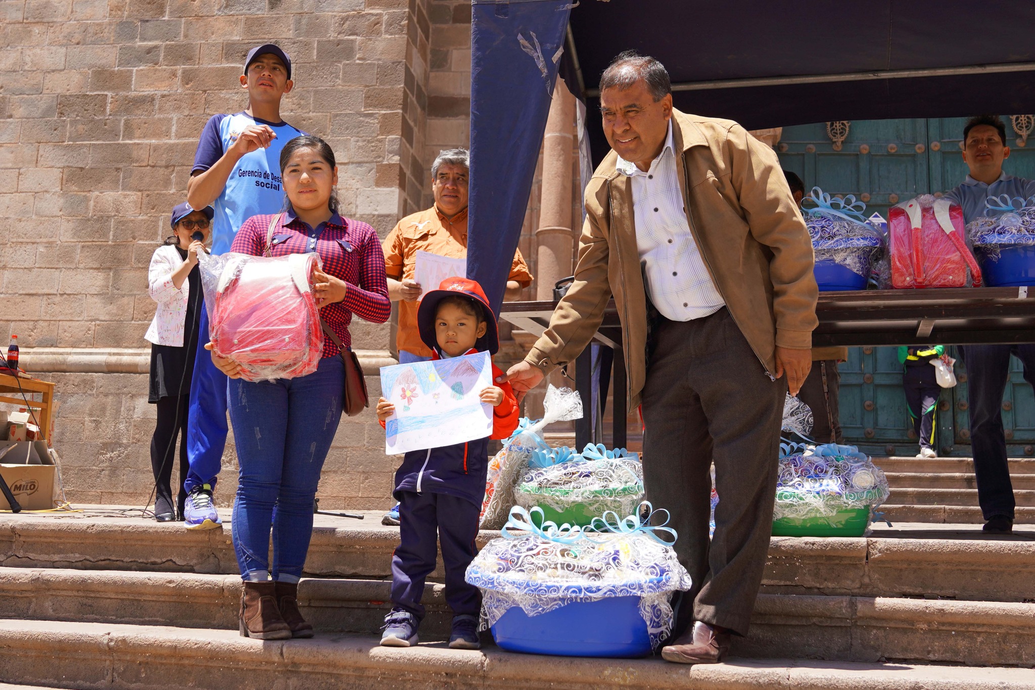 Más de un centenar de escolares participan de concurso de dibujo y pintura organizado por la Municipalidad Provincial de Urubamba