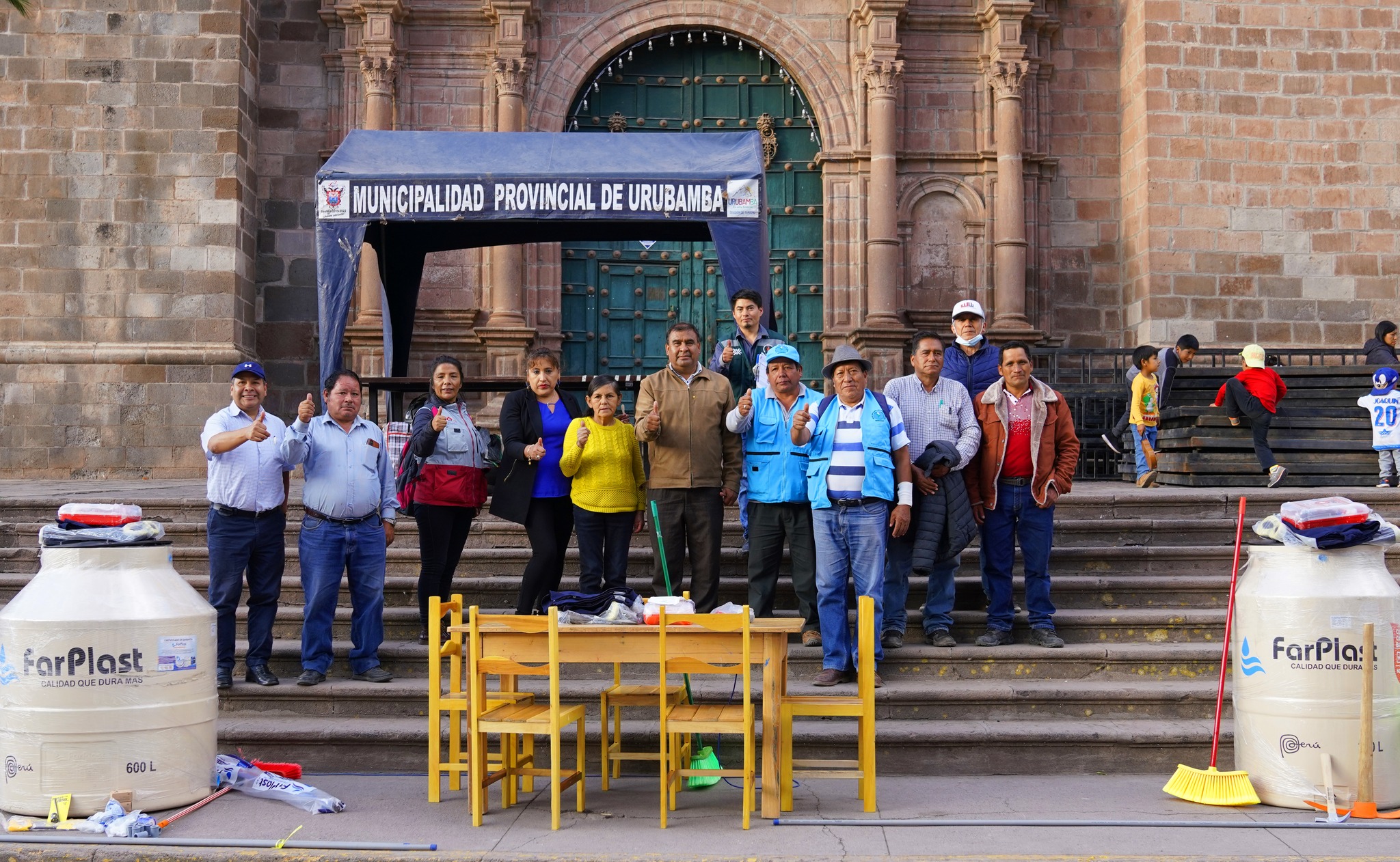 Alcalde provincial de Urubamba premia a participantes del Concurso Inter JASS 2022