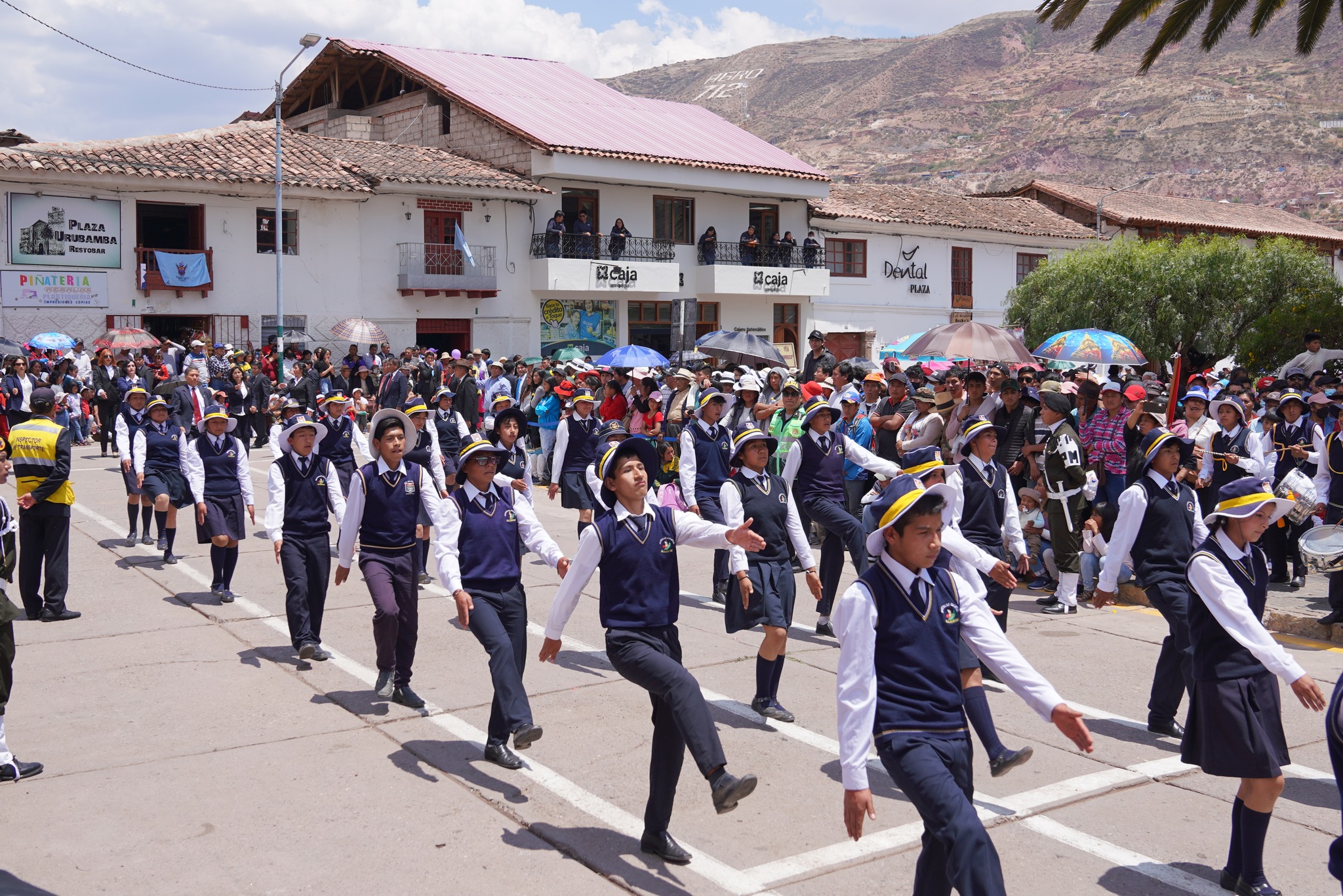 Urubamba celebra 183 aniversario de Benemérita Ciudad con gran desfile cívico escolar