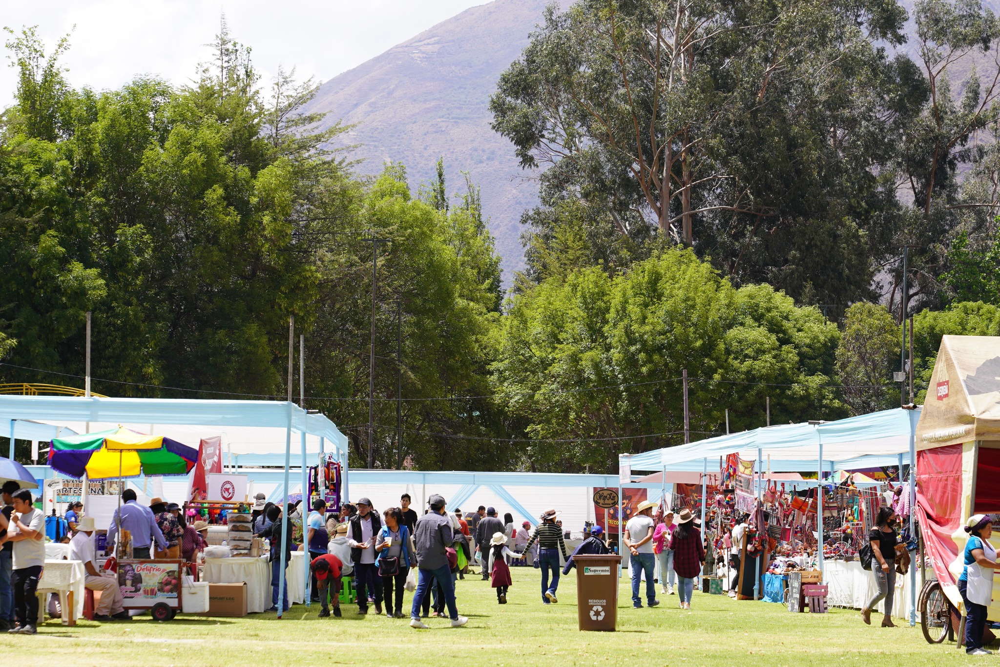 Con la participación de más de un centenar de productores se inicia la "Expo Urubamba al Mundo 2022"
