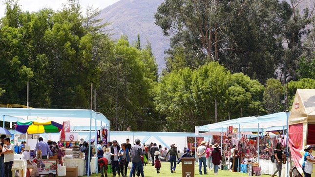 Con la participación de más de un centenar de productores se inicia la "Expo Urubamba al Mundo 2022"