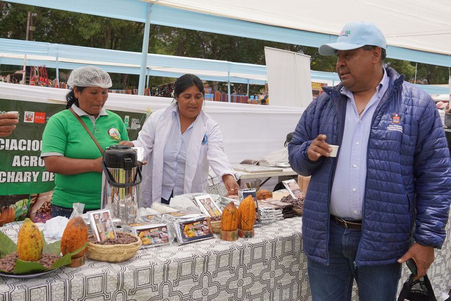Con la participación de más de un centenar de productores se inicia la "Expo Urubamba al Mundo 2022"